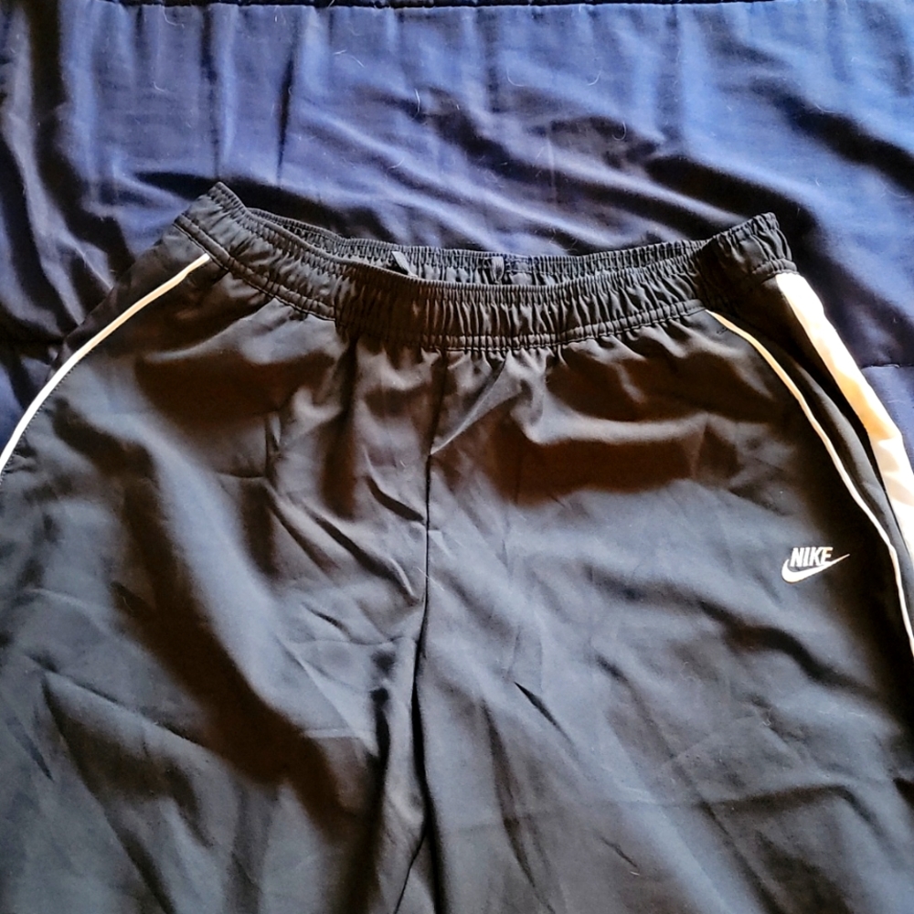 capri Nike pants, dark navy blue